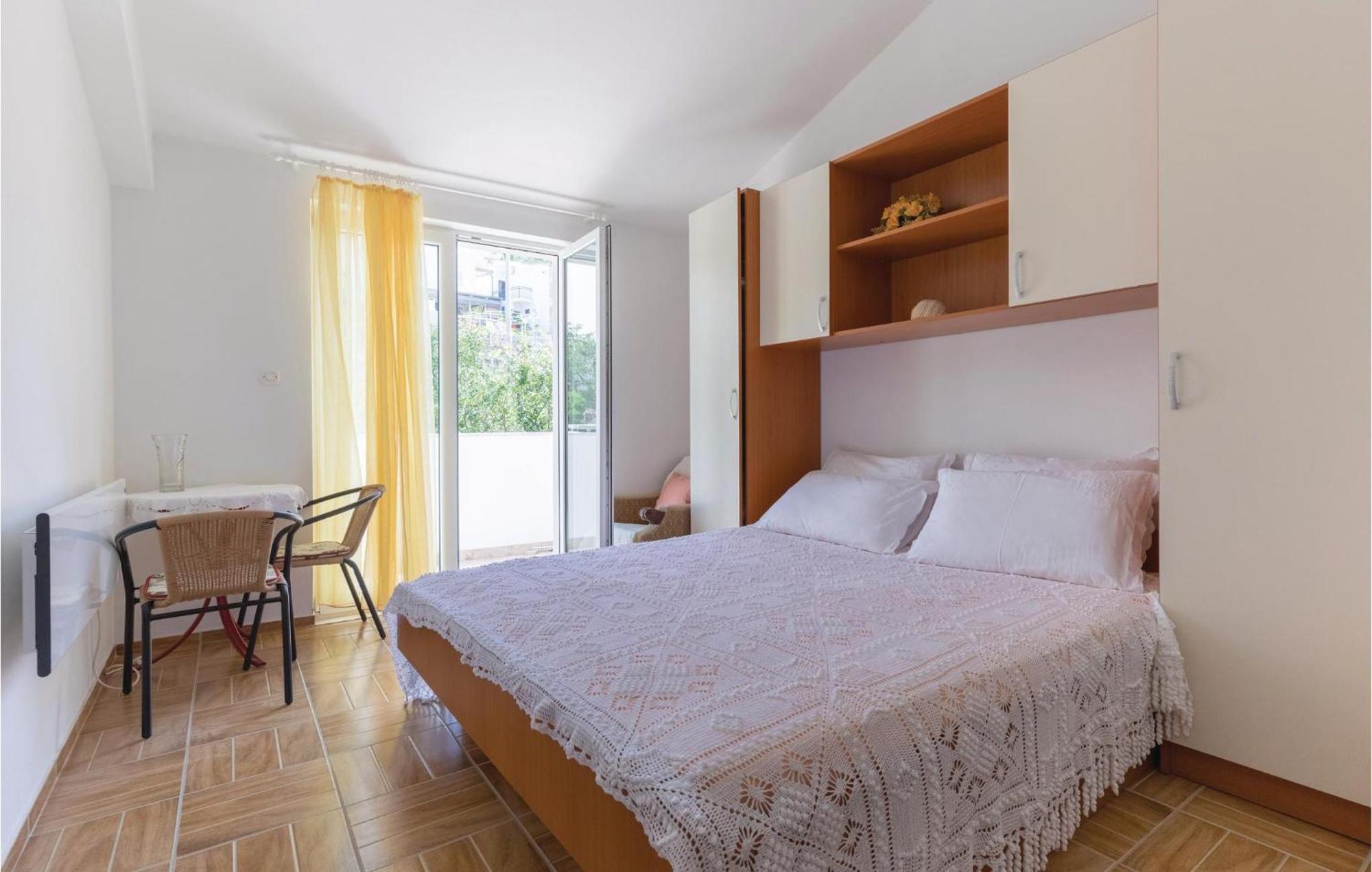 2 Bedroom Lovely Apartment In Komarna Klek Exterior foto